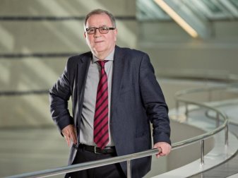 Fritz Sörgel warnt vor den Risiken von Schmerzmitteln im Profifußball. Foto: Daniel Karmann Fritz Sörgel warnt vor den Risiken von Schmerzmitteln im Profifußball. Foto: Daniel Karmann