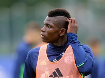 Schalkes Breel Embolo hatte sich das Sprunggelenk und Wadenbein gebrochen. Foto: Ina Fassbender Schalkes Breel Embolo hatte sich das Sprunggelenk und Wadenbein gebrochen. Foto: Ina Fassbender