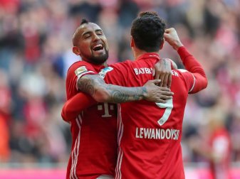 Die Bayern gewinnen mit 3:0 gegen Eintracht Frankfurt Die Bayern gewinnen mit 3:0 gegen Eintracht Frankfurt
