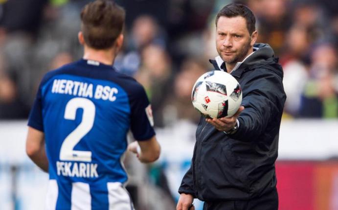 Coach Pal Dardai und seine Hertha haben noch kein Bundesliga-Spiel nach Pausenführung verloren. Foto: Soeren Stache