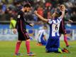 Lionel Messi (l) geht nach dem für den FC Barcelona 1:2-verlorenem Spiel gegen Deportivo La Coruna am jubelnden Raul Albentosa vorbei vom Platz. Foto: Paulo Duarte