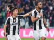 Medhi Benatia (r) und Paulo Dybala von Juventus Turin jubeln über ihren Erfolg. Foto: Alessandro Di Marco