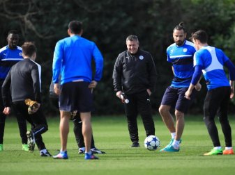 Coach Craig Shakespeare beim Training mit dem Team von Leicester City. Foto: Mike Egerton Coach Craig Shakespeare beim Training mit dem Team von Leicester City. Foto: Mike Egerton