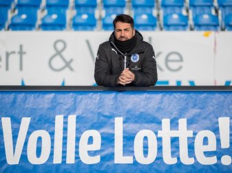 Lottes Trainer Ismail Atalan freut sich auf die Partie gegen den BVB. Foto: Guido Kirchner Lottes Trainer Ismail Atalan freut sich auf die Partie gegen den BVB. Foto: Guido Kirchner