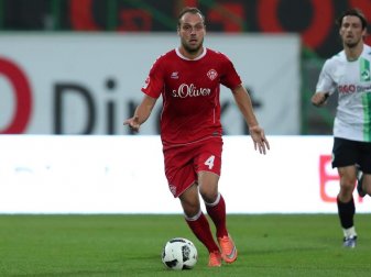 Rico Benatelli (m.) wechselt zur kommenden Saison zu Dynamo Dresden. Foto: Daniel Karmann