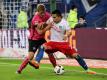 Bobby Wood (r) fühlt sich derzeit beim Hamburger SV wohl. Foto: Axel Heimken