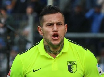 Raul Bobadilla fällt wegen einer Fußprellung möglicherweise für den FC Augsburg aus. Foto: Frank Rumpenhorst Raul Bobadilla fällt wegen einer Fußprellung möglicherweise für den FC Augsburg aus. Foto: Frank Rumpenhorst