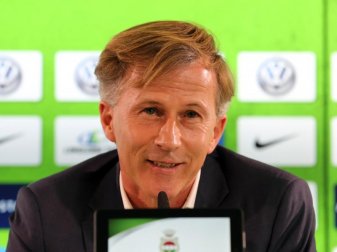 Andries Jonker lobte die Bedingungen beim VfL Wolfsburg. Foto: Boris Baschin Andries Jonker lobte die Bedingungen beim VfL Wolfsburg. Foto: Boris Baschin