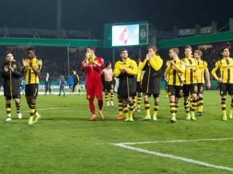 Borussia Dortmund trifft im Pokal-Halbfinale am 26. April auf den FC Bayern. Foto: Guido Kirchner/Archiv Borussia Dortmund trifft im Pokal-Halbfinale am 26. April auf den FC Bayern. Foto: Guido Kirchner/Archiv