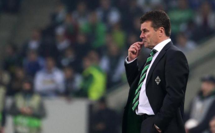 Für Mönchengladbachs Trainer Dieter Hecking und sein Team kommt die Partie gegen den Rekordmeister zu einem ungünstigen Zeitpunkt. Foto: Rolf Vennenbernd