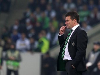 Für Mönchengladbachs Trainer Dieter Hecking und sein Team kommt die Partie gegen den Rekordmeister zu einem ungünstigen Zeitpunkt. Foto: Rolf Vennenbernd Für Mönchengladbachs Trainer Dieter Hecking und sein Team kommt die Partie gegen den Rekordmeister zu einem ungünstigen Zeitpunkt. Foto: Rolf Vennenbernd