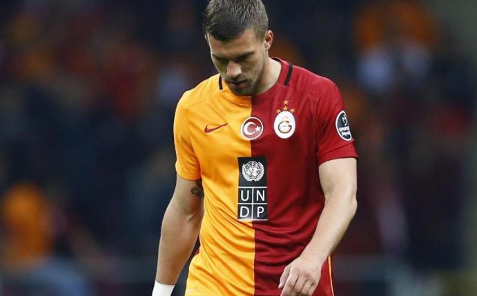 Lukas Podolski kassierte mit Galatasaray Istanbul eine Auswärtsniederlage bei Trabzonspor. Foto: Sedat Suna