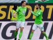 Mario Gomez (l, mit Yunus Malli) erzielte das Siegtor gegen Darmstadt. Foto: Peter Steffen