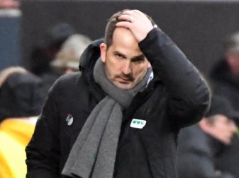 Augsburgs Trainer Manuel Baum ist nach dem Remis gegen Freiburg um Gelassenheit bemüht. Ein Punkt ist ein Punkt. Foto: Stefan Puchner