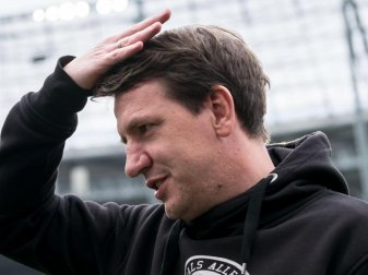 Trainer Daniel Stendel hängt bei Hannover 96 in der Luft. Foto: Peter Steffen