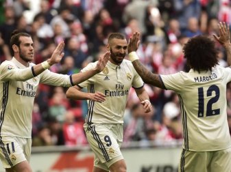 Karim Benzema (M), Gareth Bale und Marcelo Vieira (r) von Real Madrid jubeln über einen Treffer gegen Athletic Bilbao. Foto: Alvaro Barrientos Karim Benzema (M), Gareth Bale und Marcelo Vieira (r) von Real Madrid jubeln über einen Treffer gegen Athletic Bilbao. Foto: Alvaro Barrientos