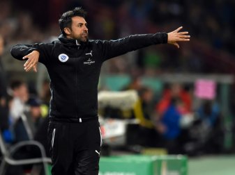 Ismail Atalan darf sich über Fußballlehrer-Lizenz freuen Ismail Atalan darf sich über Fußballlehrer-Lizenz freuen
