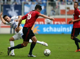 Für drei Spiele gesperrt: Dennis Mast (m.) Für drei Spiele gesperrt: Dennis Mast (m.)