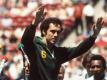 Franz Beckenbauer (vorn) grüßt 1978 das Publikum nach einem Spiel von Cosmos New York. Foto: Martin Athenstädt