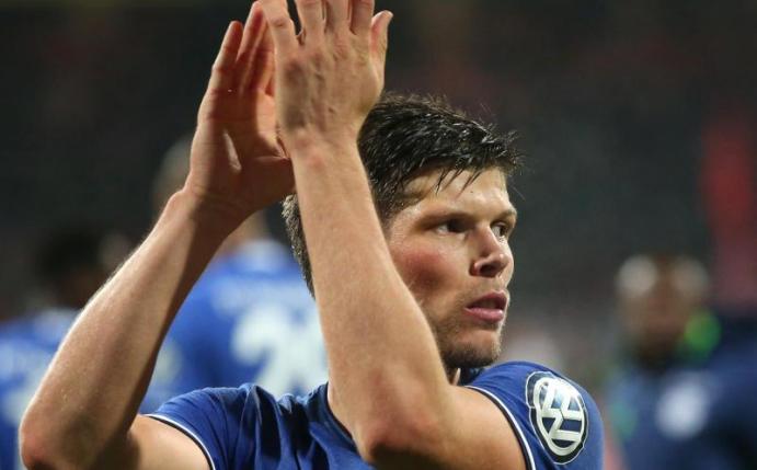 Für Klaas-Jan Huntelaar stehen die Zeichen beim FC Schalke 04 auf Abschied. Foto: Daniel Karmann