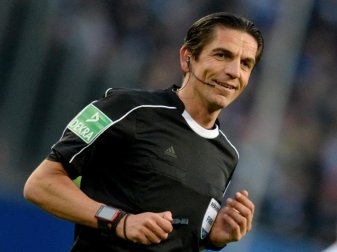 Deniz Aytekin hatte die Partie FC Barcelona gegen Paris Saint-Germain geleitet. Foto: Daniel Reinhardt Deniz Aytekin hatte die Partie FC Barcelona gegen Paris Saint-Germain geleitet. Foto: Daniel Reinhardt