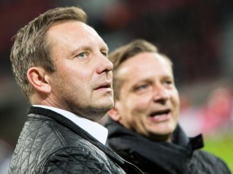 Trainer André Breitenreiter (l) sieht keine Promleme bei der Zusammenarbeit mit Horst Heldt. Foto: Maja Hitij