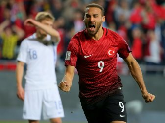 Cenk Tosun trifft gegen Finnland doppelt Cenk Tosun trifft gegen Finnland doppelt