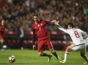 Ronaldo (l.) knackt 70-Tore-Marke mit einem Doppelpack Ronaldo (l.) knackt 70-Tore-Marke mit einem Doppelpack