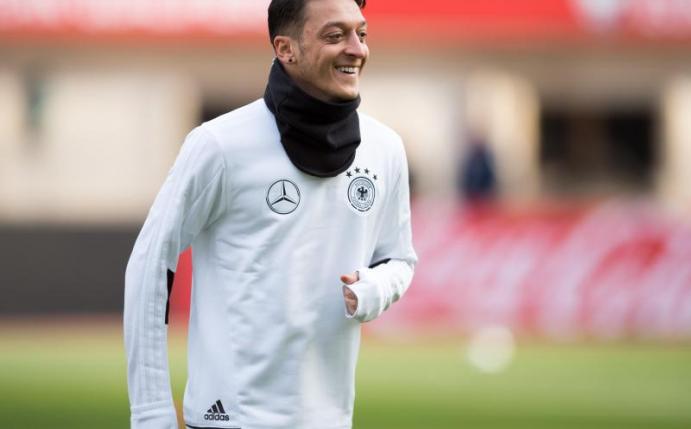 Mesut Özil kann gegen Aserbaidschan spielen. Foto: Marius Becker