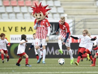 Nancy feiert 50. Jubiläum mit 50 Stunden nonstop Fußball Nancy feiert 50. Jubiläum mit 50 Stunden nonstop Fußball