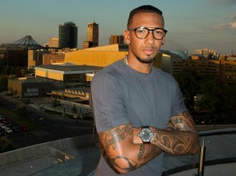 Jérôme Boateng steht auf Sneakers. Foto: Jörg Carstensen
