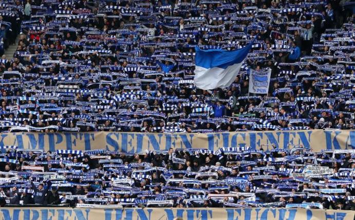 Hertha-Fans beim Spiel gegen Bayern München. Das DFB-Sportgericht hat Zuschauer-Vorkommnisse bei dem Spiel am 18. Februar geahndet. Foto: Christian Charisius