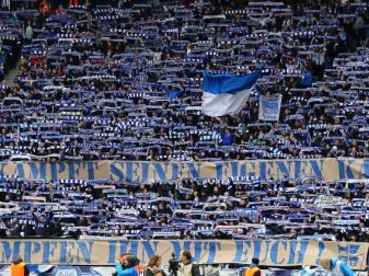 Hertha-Fans beim Spiel gegen Bayern München. Das DFB-Sportgericht hat Zuschauer-Vorkommnisse bei dem Spiel am 18. Februar geahndet. Foto: Christian Charisius Hertha-Fans beim Spiel gegen Bayern München. Das DFB-Sportgericht hat Zuschauer-Vorkommnisse bei dem Spiel am 18. Februar geahndet. Foto: Christian Charisius