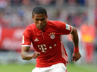 Douglas Costa absolvierte beim FC Bayern Stabilitätsübungen. Foto: Andreas Gebert