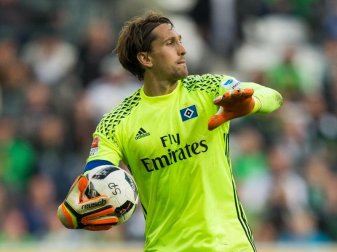 So schätzt René Adler die Möglichkeit ein, auch die nächste Saison beim HSV zu spielen. Foto: Maja Hitij So schätzt René Adler die Möglichkeit ein, auch die nächste Saison beim HSV zu spielen. Foto: Maja Hitij