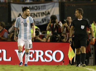 Die fragliche Szene im Spiel gegen Chile Die fragliche Szene im Spiel gegen Chile