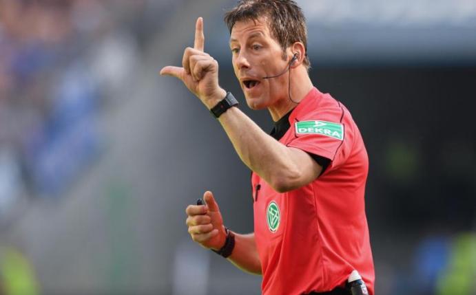 Schiedsrichter Wolfgang Stark wird bei der Partie SC Freiburg gegen Werder Bremen sein 340. Bundesliga-Spiel pfeifen - Rekord. Foto: Arne Dedert
