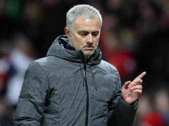 Manchester Uniteds Trainer Jose Mourinho bereut sein Verhalten gegenüber Schweinsteiger. Foto: Martin Rickett Manchester Uniteds Trainer Jose Mourinho bereut sein Verhalten gegenüber Schweinsteiger. Foto: Martin Rickett