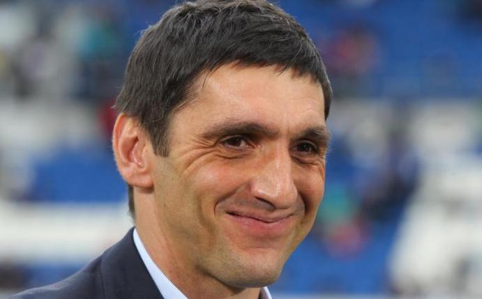 Leverkusens Trainer Tayfun Korkut will wegen Wolfsburg unbedingt drei Punkte gewinnen. Foto: Thomas Frey