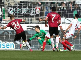 Niclas Füllkrug (l.) bringt Hannover 96 in Führung Niclas Füllkrug (l.) bringt Hannover 96 in Führung