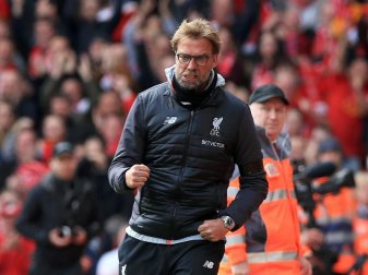 Trainer Jürgen Klopp steht beim FC Liverpool an der Seitenlinie. Foto: Peter Byrne Trainer Jürgen Klopp steht beim FC Liverpool an der Seitenlinie. Foto: Peter Byrne
