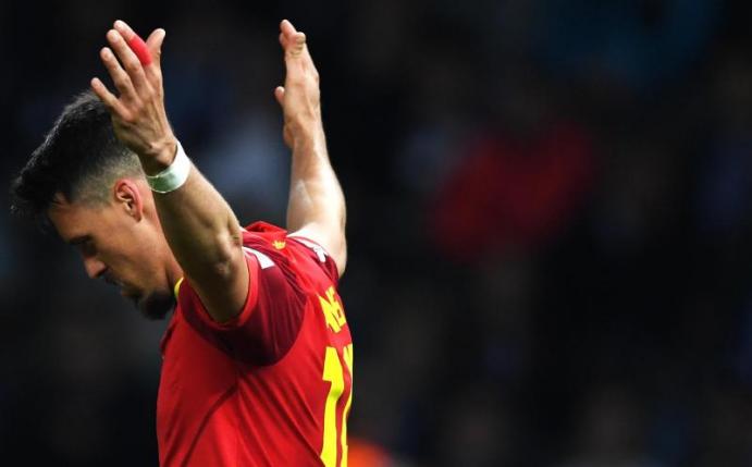 Der linke Zeigefinger von Sandro Wagner musste nach einem Zusammenprall eingerenkt werden. Foto: Soeren Stache