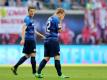 «Wenn man das Ergebnis mal weglässt, haben wir eins unserer besten Auswärtsspiele gemacht,» sagte Sven Schipplock (l), der mit Fabian Holland nach der 0:4-Niederlage vom Platz geht. Foto: Jan Woitas