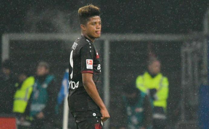 Leon Bailey hat sich den Unmut der Offiziellen von Bayer Leverkusen zugezogen. Foto: Axel Heimken