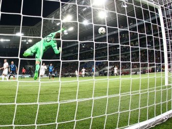 Sven Ulreich sieht beim 0:1 nicht gut aus Sven Ulreich sieht beim 0:1 nicht gut aus
