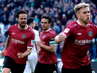Hannover 96 eroberte mit dem 1:0 gegen den 1. FC Nürnberg den ersten Platz in der 2. Fußball-Bundesliga. Foto: Peter Steffen Hannover 96 eroberte mit dem 1:0 gegen den 1. FC Nürnberg den ersten Platz in der 2. Fußball-Bundesliga. Foto: Peter Steffen
