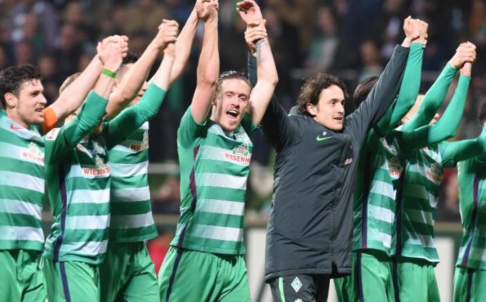Die Bremer feiern ihren 3:0-Sieg gegen Schalke. Foto: Carmen Jaspersen