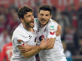 Die Kölner Jonas Hector (l) und Torschütze Milos Jojic feiern den Treffer zum 1:0-Sieg. Foto: Federico Gambarini Die Kölner Jonas Hector (l) und Torschütze Milos Jojic feiern den Treffer zum 1:0-Sieg. Foto: Federico Gambarini