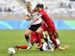 Die Kanadierin Christine Sinclair (M/12) weiß sich durchzusetzen, wie hier 2016 gegen DFB-Spielerin Leonie Maier. Foto: Daniel Oliveira