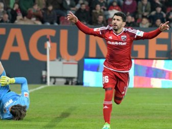 Almog Cohen jubelt nach seinem Treffer zum 3:0 gegen Augsburg. Foto: Stefan Puchner Almog Cohen jubelt nach seinem Treffer zum 3:0 gegen Augsburg. Foto: Stefan Puchner